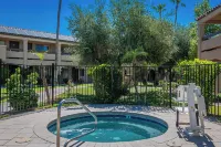 La Fuente Inn & Suites - Hot Tub