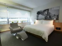 Le Germain Hotel Maple Leaf Square - Design Hotels