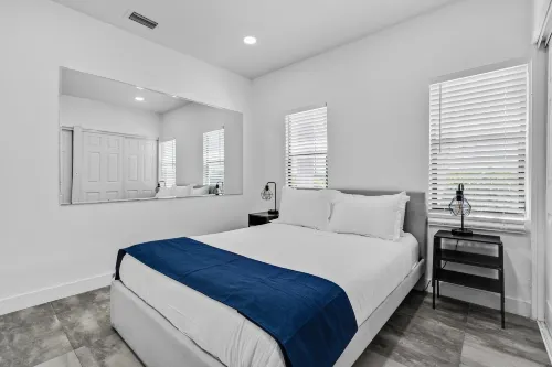 1 block to the Beach 1BR Sleeps 6 · On Hollywood - Condos