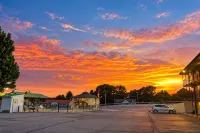 Crestview Inn Branson West by Silver Dollar City - parking