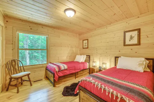 Ski, Hike & Explore! Spacious Conway Cabin w/ Deck - Wifi