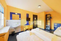 Bed'NBudget Expo-Hostel Rooms - Hostels