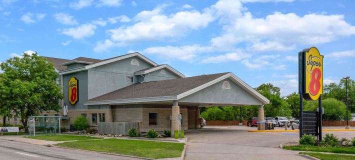 Super 8 by Wyndham Winnipeg West Hotels in Winnipeg
