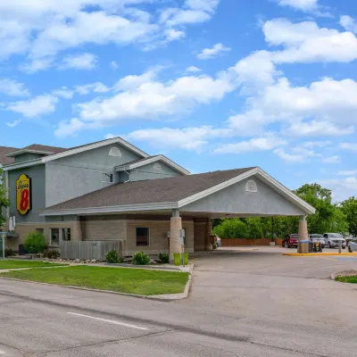 Super 8 by Wyndham Winnipeg West Hotels near Assiniboine Park Zoo