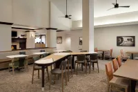 Homewood Suites by Hilton Fort Wayne - parking