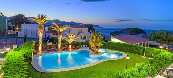 Palmiers I Hotels in Llanca