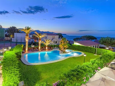 Palmiers I Hotels near Platja del Cau del Llop