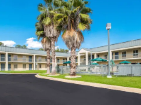 Quality Inn Albany Hotels in Dougherty County