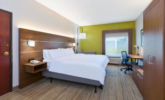 Holiday Inn Express & Suites Three Rivers