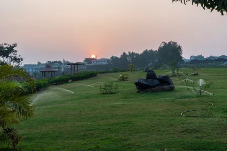 Fazlani Natures Nest - the Wellness Retreat Отели в г. Талегаон Дабхейд