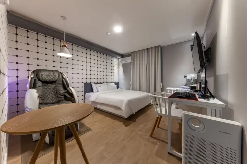 Hotel Box