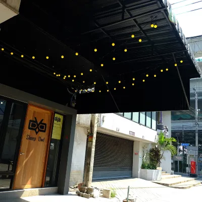 Sleep Owl Hostel Hotels near مطار دون موينغ