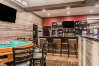 Ramada by Wyndham Grand Forks - bar