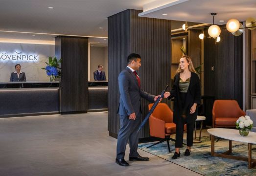 [뫼벤픽 호텔 호바트 외관 사진]