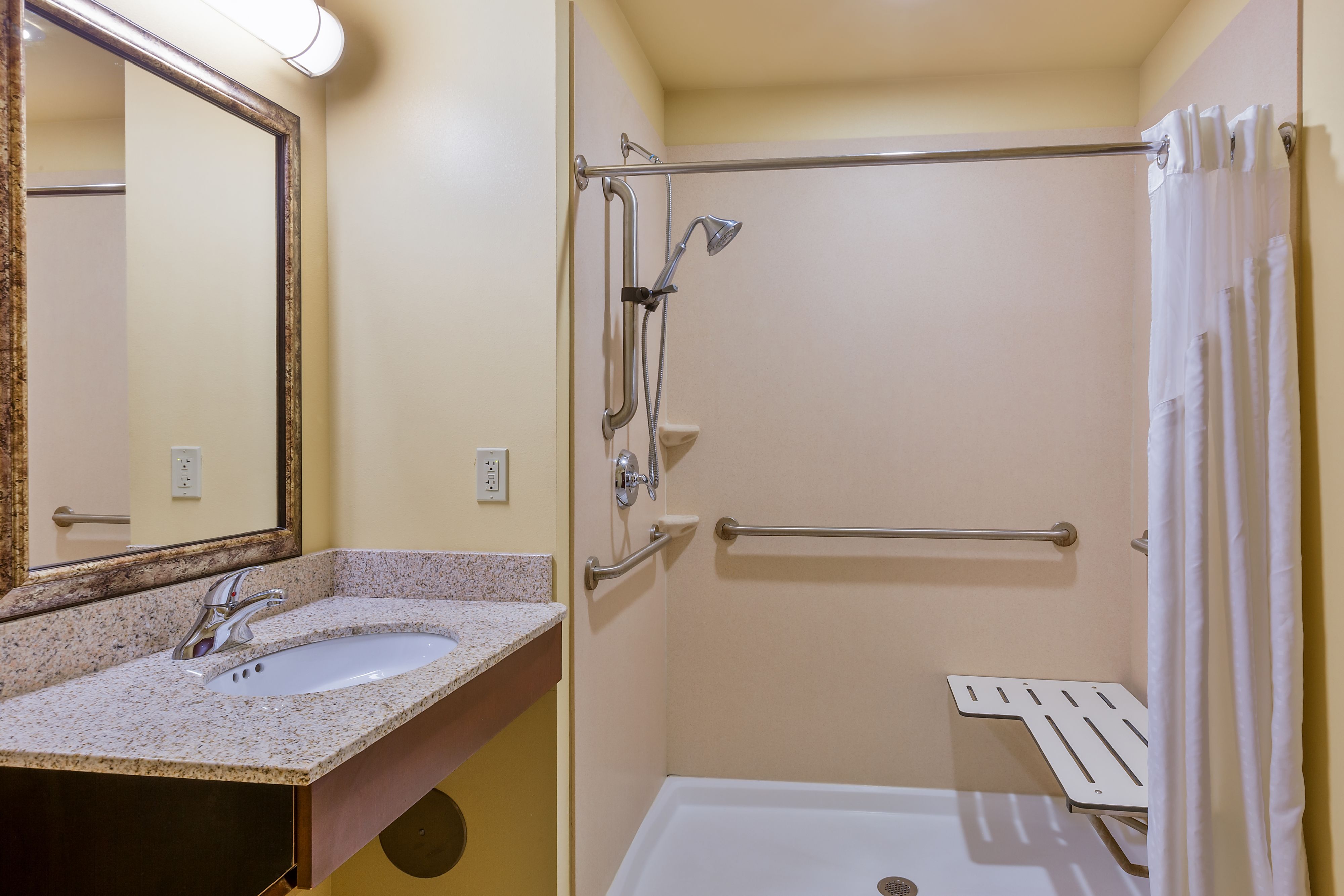 Holiday Inn Express Hotel & Suites Salina, an Ihg Hotel