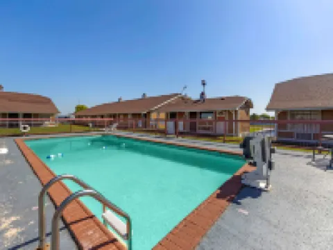 Econo Lodge Hotels in Pryor