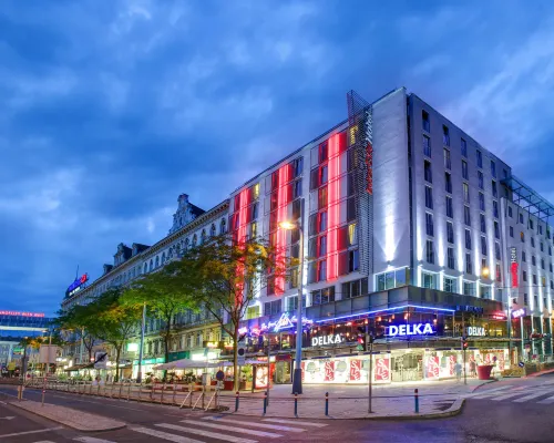 IntercityHotel Wien Hotels near نيوباو. .07