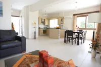 A Three-Bedroom Villa with a Private Pool and Landscaped Garden. Wi-Fi.