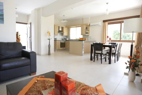 A Three-Bedroom Villa with a Private Pool and Landscaped Garden. Wi-Fi. Hotels in Pissouri