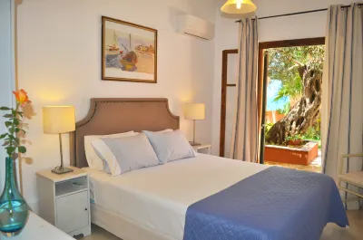 Holiday House Angelos on Agios Gordios Beach Lemon Tree附近的飯店