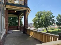 Vineyard Mansion Carriage House Hotels in Saint Joseph