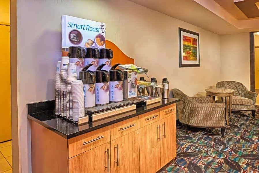 Holiday Inn Express & Suites El Paso Airport, an Ihg Hotel