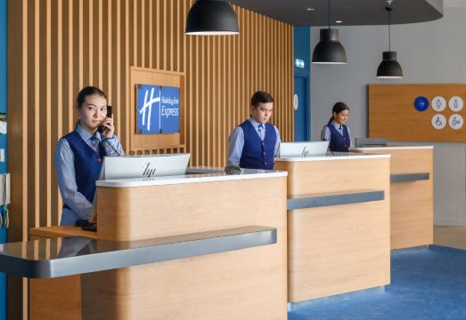 Holiday Inn Express Almaty 외관