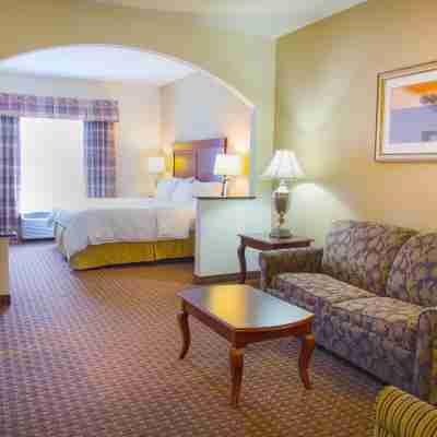 Holiday Inn Express & Suites Center Rooms