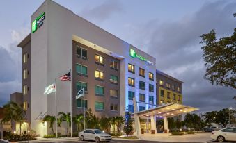 Holiday Inn Express & Suites Doral - Miami