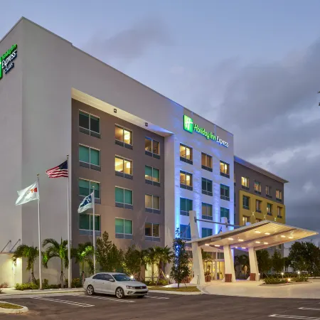 Holiday Inn Express & Suites DORAL - MIAMI by IHG
