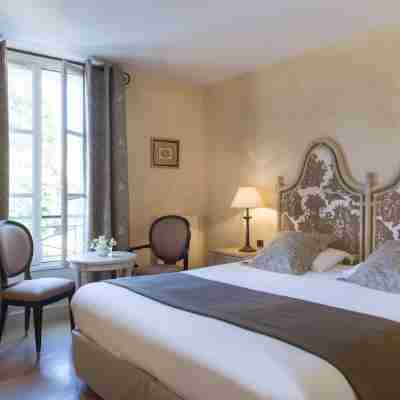 Hôtel Aux Vieux Remparts Rooms