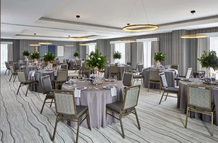 Cumberland House Knoxville Tapestry Collection by Hilton Отели рядом с достопримечательностью «Regal Riviera»