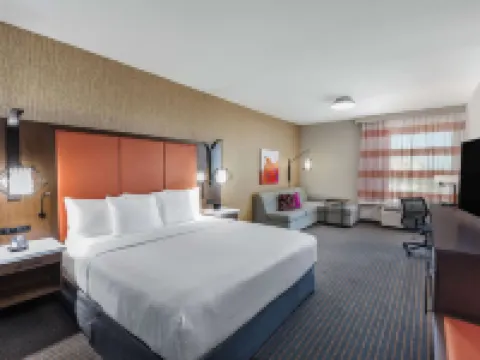 La Quinta Inn & Suites by Wyndham Houston East at Sheldon Rd チャネルヴューのホテル