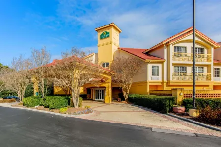 La Quinta Inn & Suites by Wyndham Raleigh Durham Airport