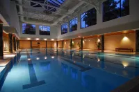 Hotel Grand Pacific - Pools