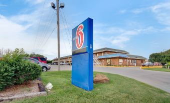 Motel 6 Salina, KS