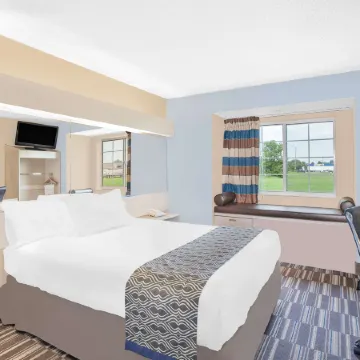 Microtel Inn & Suites by Wyndham Clear Lake Отели в г. Клир Лейк