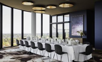 4. Hotel Ch..