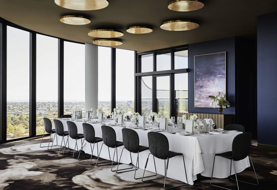 3. Hotel Ch..