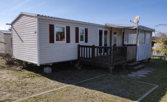 Large Mobile Homes Sleeping 8 with Air Conditioning in a Holiday Village