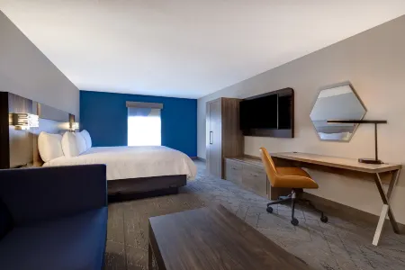 Holiday Inn Express & Suites Central Omaha