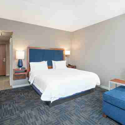 Hampton Inn & Suites Newburgh - Stewart Airport Rooms