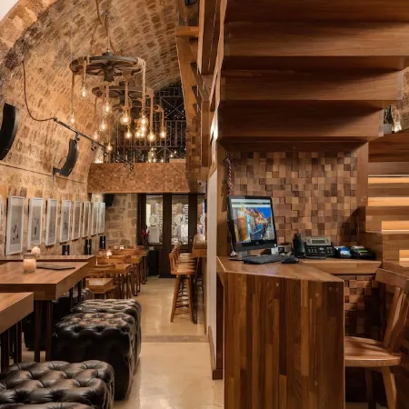 10GR Boutique Hotel & Wine Bar