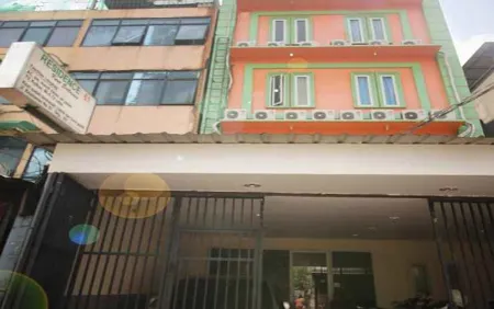 Residence 61 Gajah Mada Jakarta Отели рядом с достопримечательностью «Toko Merah»