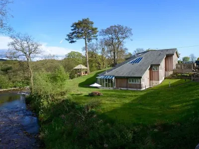 Black Burn Lodge B & B Hotels in 
