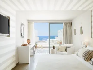 Lichnos Beach Hotel & Suites
