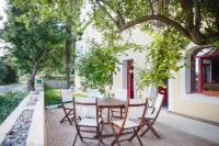 Les Terrasses de Bessou Hotels in Lusignan-Petit