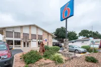 Motel 6 Boerne, TX - Parkplatz