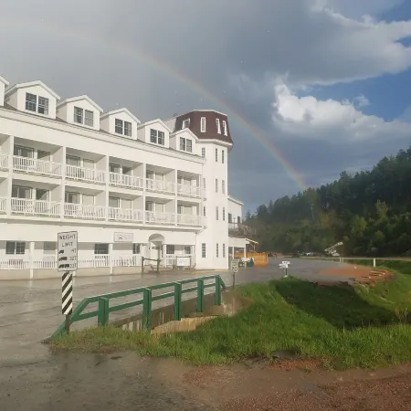 Roosevelt Inn Mount Rushmore