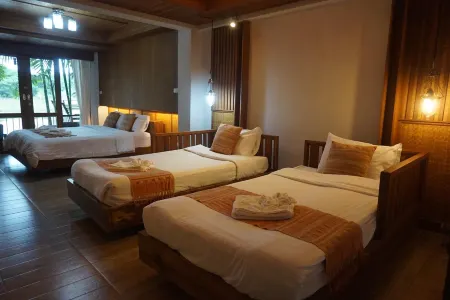 River Bank Resort Отели в г. Mae Sariang